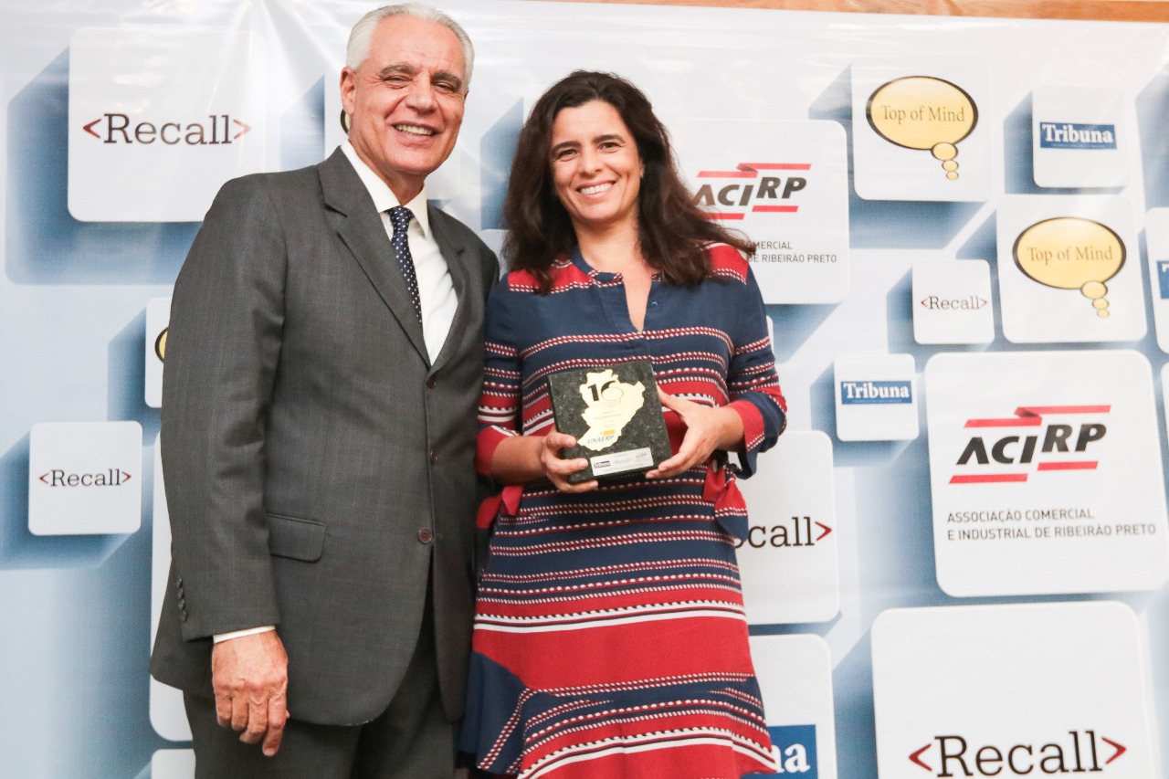 O presidente da ACIRP, Dorival Bailbino, e a coordenadora da DIPRO, Vanessa Panico Bonini