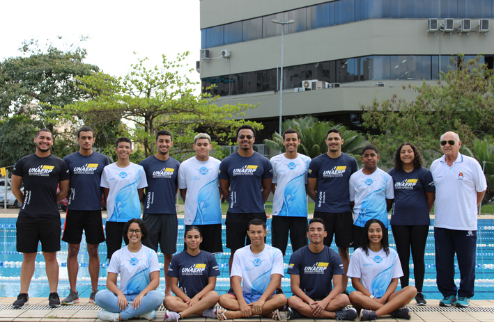 EQUIPE_NATACAO_UNAERP_GUARUJA_ago2022_bx.jpg