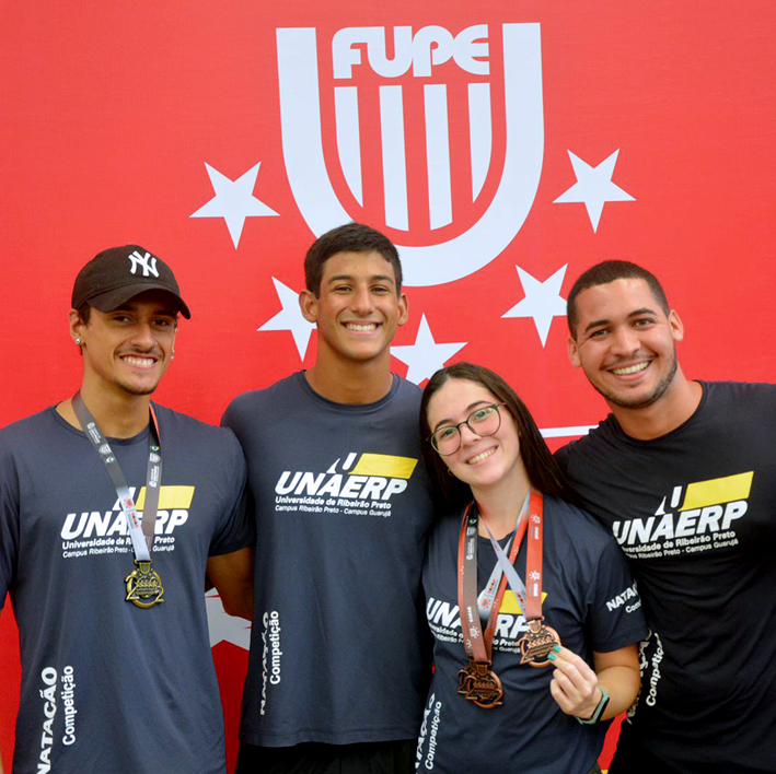 Universitarioout 1bx_.jpg