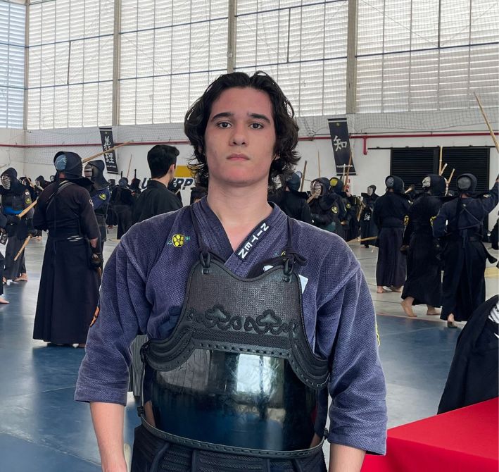 DENTRO DO SITE QUADRADO - Pedro Coval.jpg