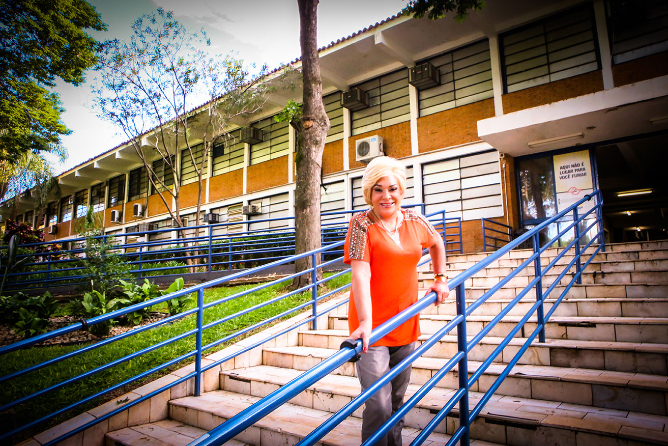 Reitora Elmara Bonini